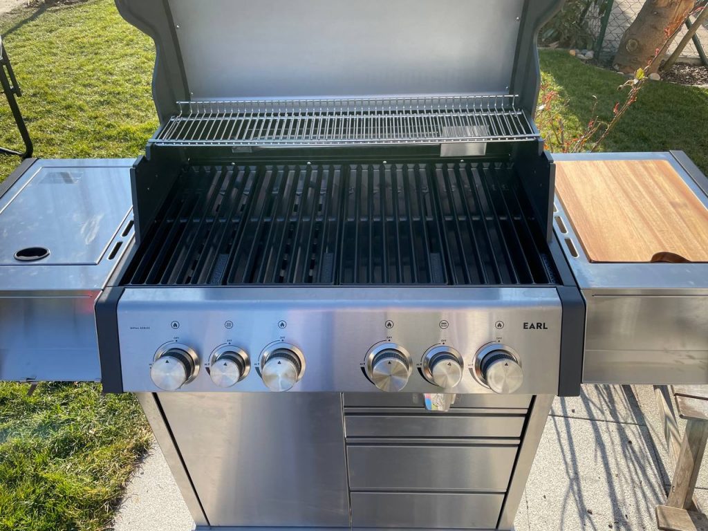 Der Burnhard Earl Gasgrill aufgebaut
