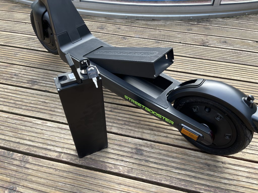 Streetbooster Two Akku entnommen