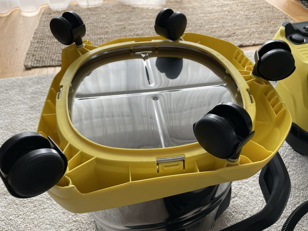 Kärcher WD 6 P S V-30622T Nasssauger installierte Rollen
