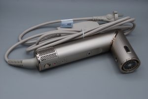 Shark FlexStyle Haartrockner geknickt