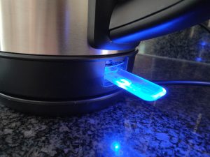 Philips HD935090 Wasserkocher Einschaltknopf
