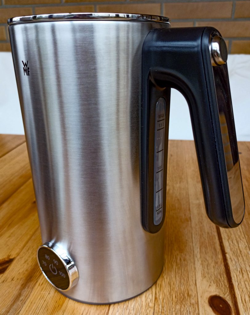 WMF Lumero Wasserkocher von der Seite