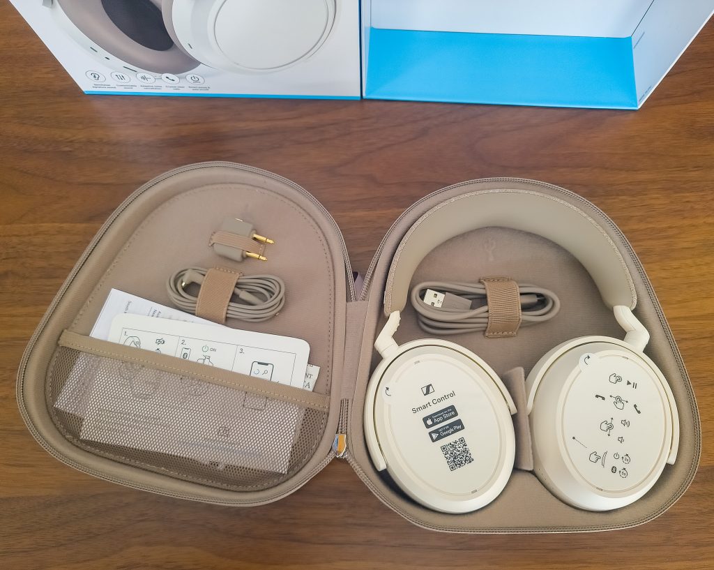 Sennheiser MOMENTUM 4 Wireless Over-Ear-Kopfhörer in der Tasche