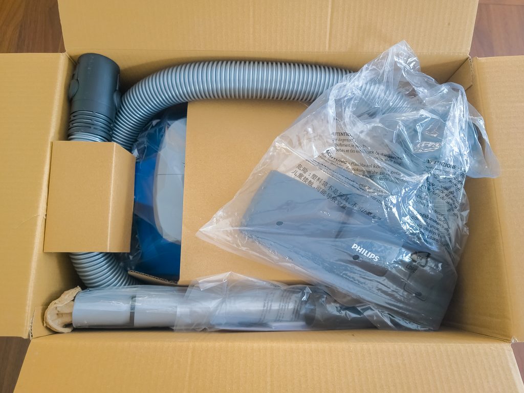 Philips XB212509 Staubsauger Serie 2000 Verpackung geöffnet