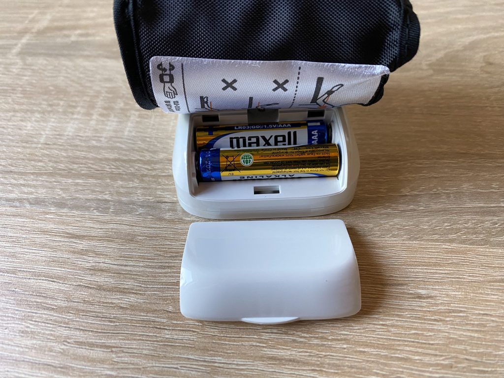 Omron RS 2 Blutdruckmessgrät Batterien