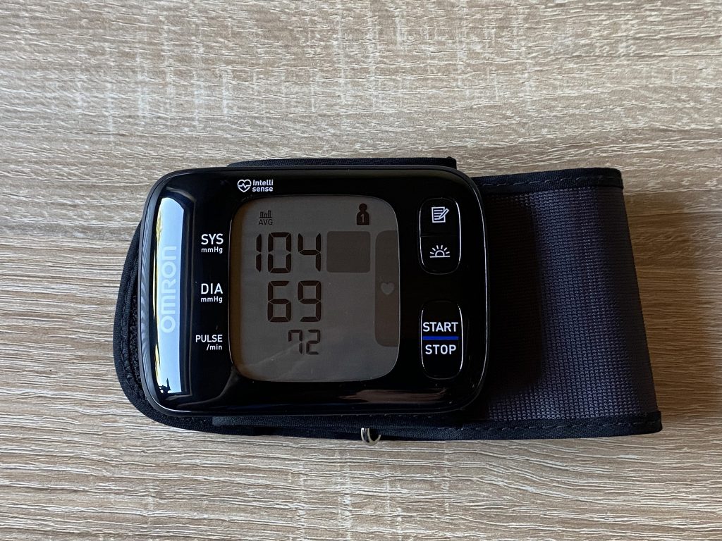 Omron RS7 Intelli IT Blutdruckmessgerät Anzeige Messwerte Mittelwert
