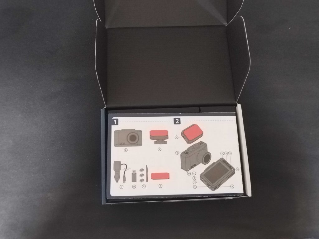 Geöffnete Verpackung der LAMAX T10 Dashcam