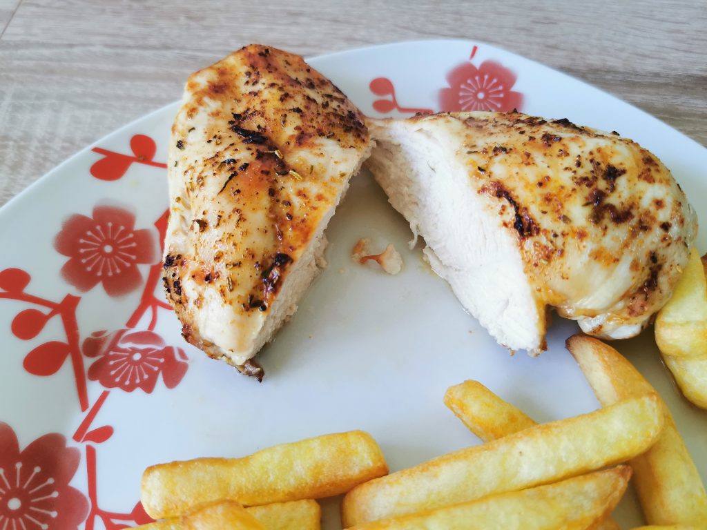 Ninja Foodie Dual Heißluftfritteuse Hähnchen aufgeschnitten