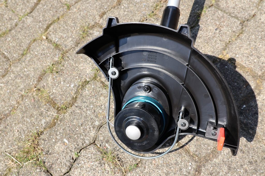 Makita DUR181RF Akku-Rasentrimmer von unten