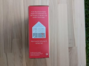 Verpackung des Ei Electronics Ei650 RF Rauchmelders von rechts