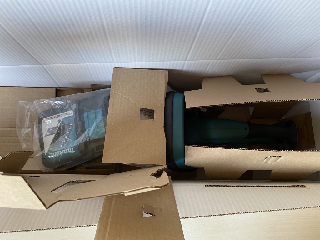 Makita DUH523RF Akku-Heckenschere in der Verpackng