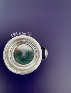 De'Longhi Dedica Style EC 685.M Kaffeepadmaschine ESE-Sieb Nahaufnahme