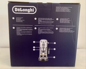 De'Longhi Dedica Style EC 685.M Kaffeepadmaschine im Karton von hinten