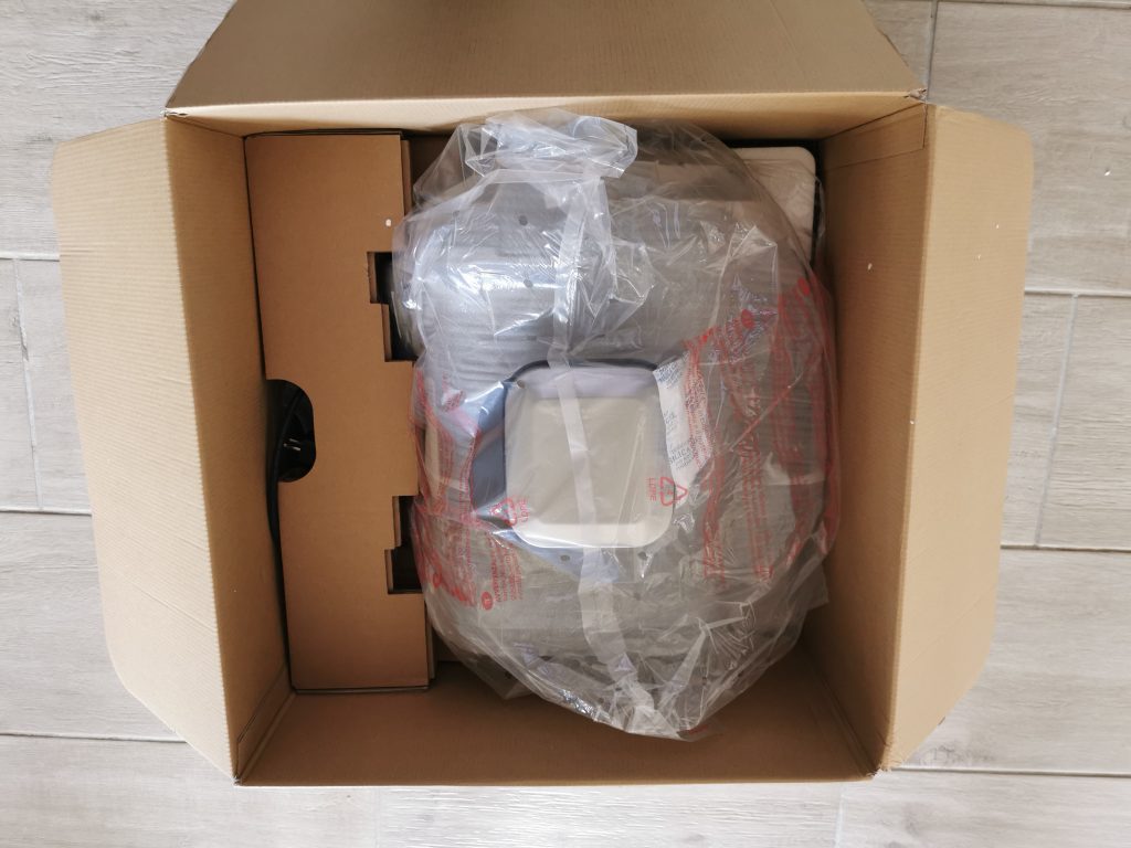 Ninja Woodfire Elektrogrill Gerät in Verpackung