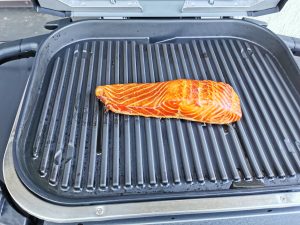 Ninja Woodfire Elektrogrill Lachsforelle geräuchert