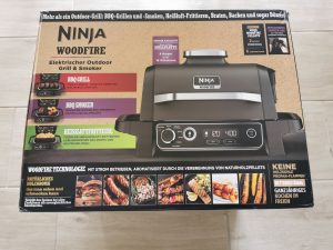 Ninja Woodfire Elektrogrill Verpackung vorn