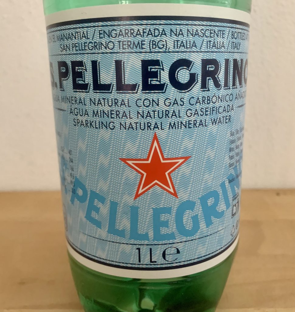 San Pellegrino Mineralwasser Etikett Vorderseite Nahaufnahme