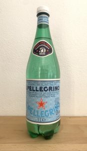 San Pellegrino Mineralwasser Flasche von vorne