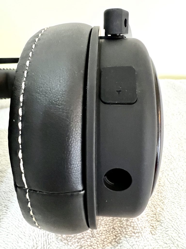 Sharkoon Skiller SGH50 Headset Ports mit Abdeckung