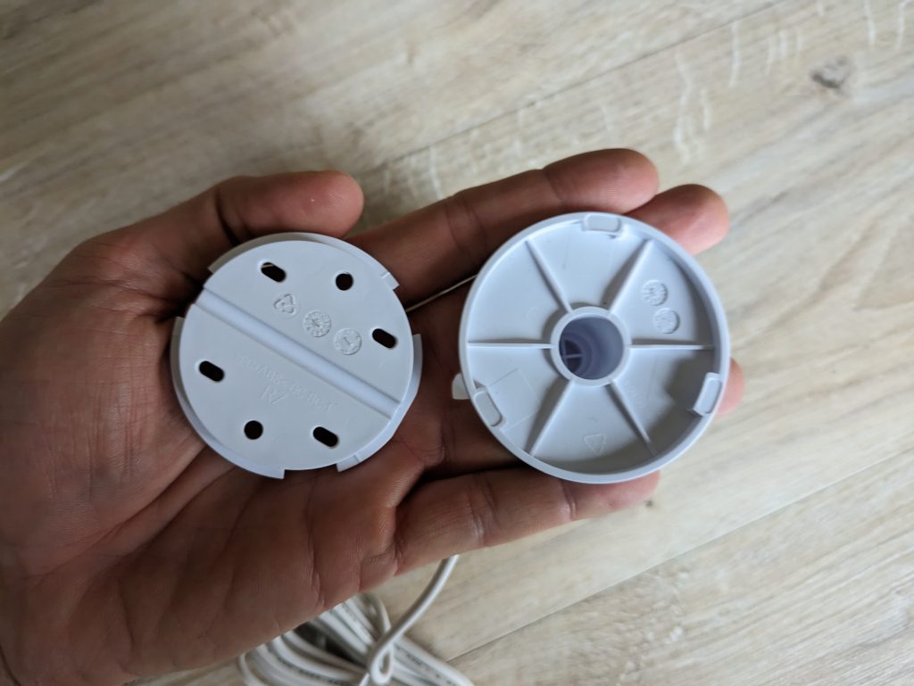 Abgenommene Halterung der D-Link DCS 8620L Überwachungskamera Rückseite