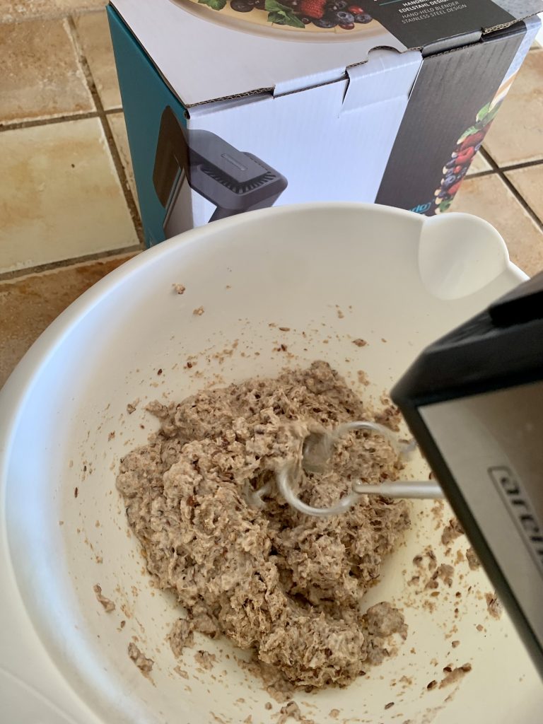 Arendo A304749x3 Handmixer während des Knetens