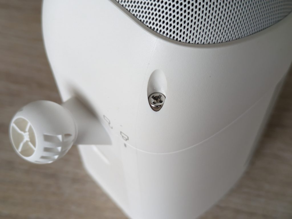 Schraube zum Abschließen des Akkufachs der Ring Spotlight Cam Pro Überwachungskamera