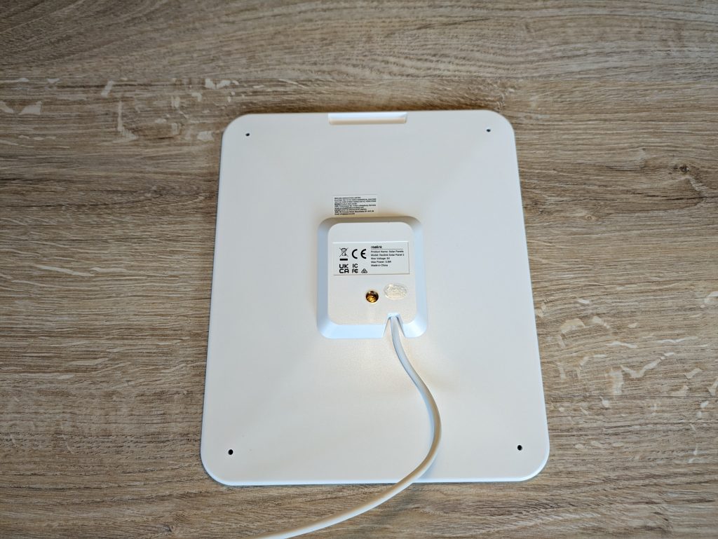 Solarmodul der Reolink Argus PT Ultra Überwachungskamera von hinten