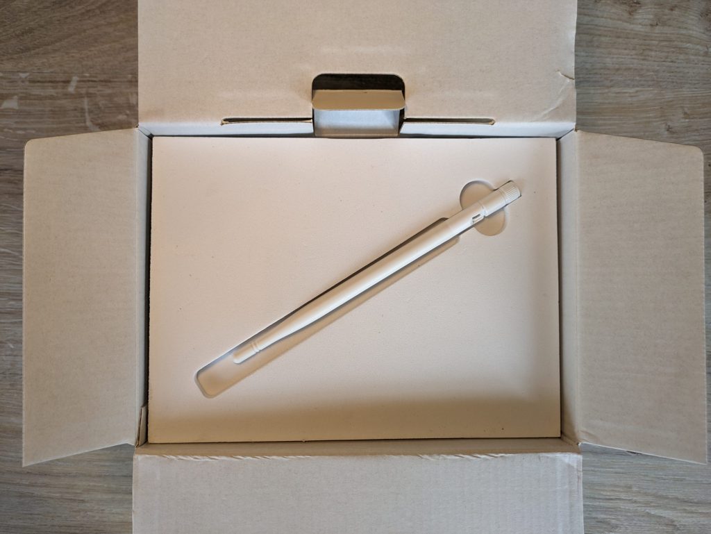 Verpackung der Reolink Argus PT Ultra Überwachungskamera geöffnet zweite Ansicht