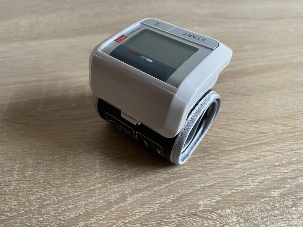 Boso medistar+ Handgelenk Blutdruckmessgerät schräge Ansicht