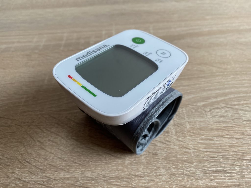 Medisana BW 335 Handgelenk-Blutdruckmessgerät schräge Ansicht