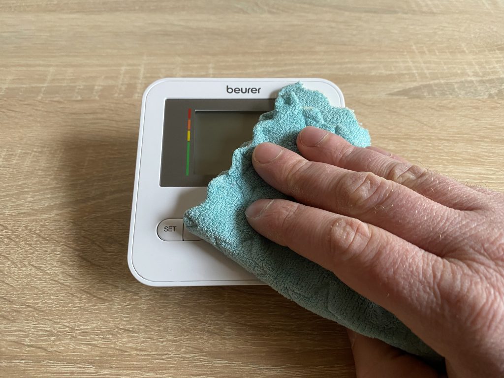 Beurer BM 27 Oberarm-Blutdruckmessgerät Reinigung Gerät