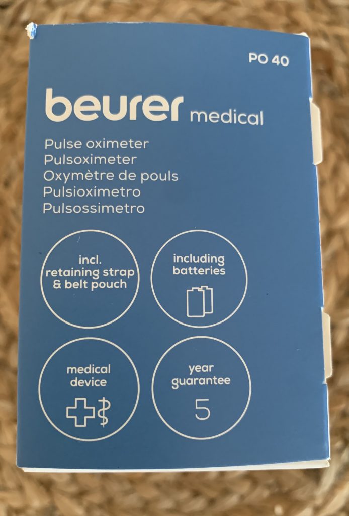 Beurer PO 40 Pulsoximeter in der Verpackung von der linken Seite