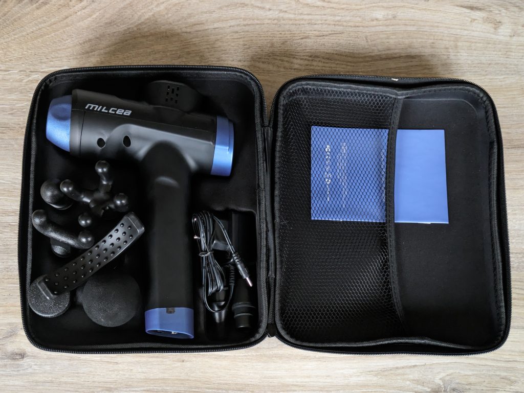 Geöffnete Tasche der MILCEA MG-029 Massagepistole ohne Polster