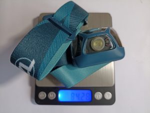 PETZL Tikka Stirnlampe, auf der Waage