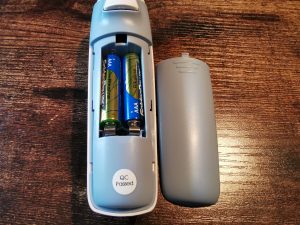 Sanitas SFT53 Ohrthermometer Batteriefach geöffnet