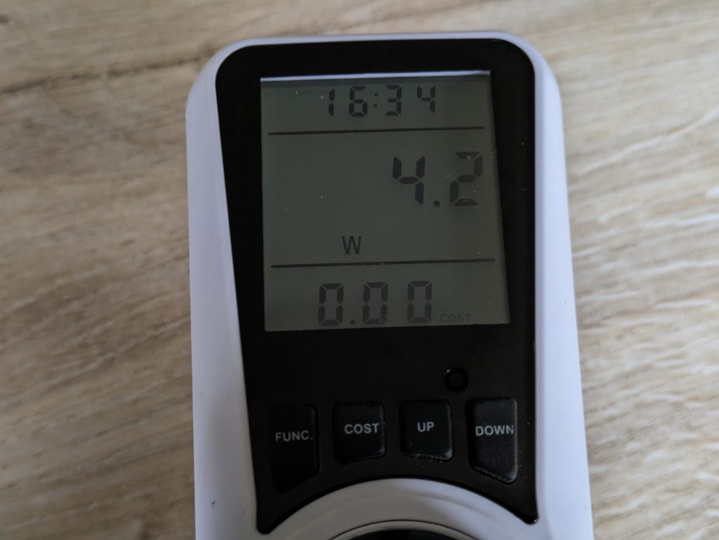 Stromverbrauch beim Laden der Aerlang EM-8 Massagepistole
