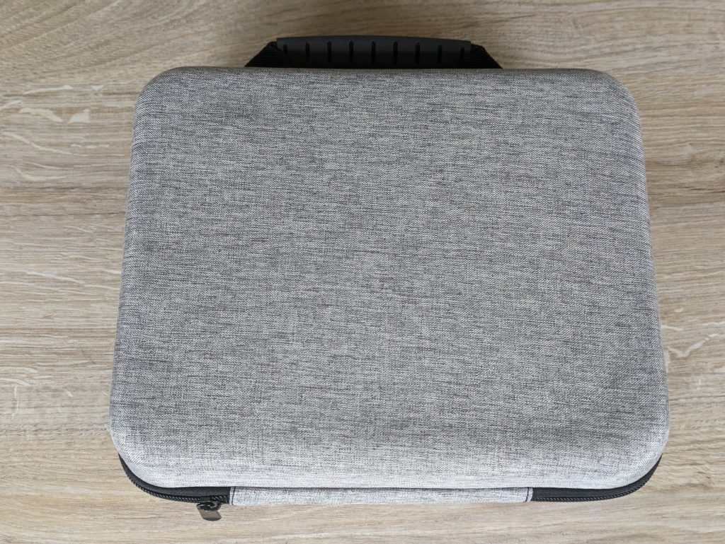 Tasche der MILCEA MG-029 Massagepistole von vorne