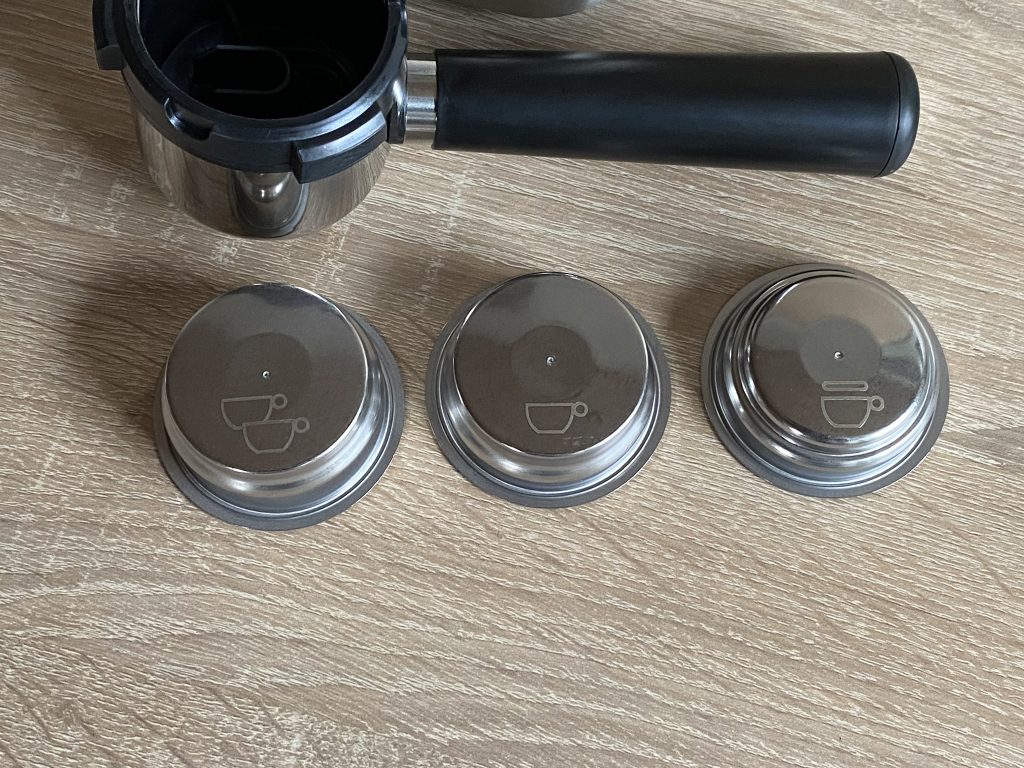 WMF Lumero Espresso Siebträgermaschine Detail Siebe mit Beschrifftung