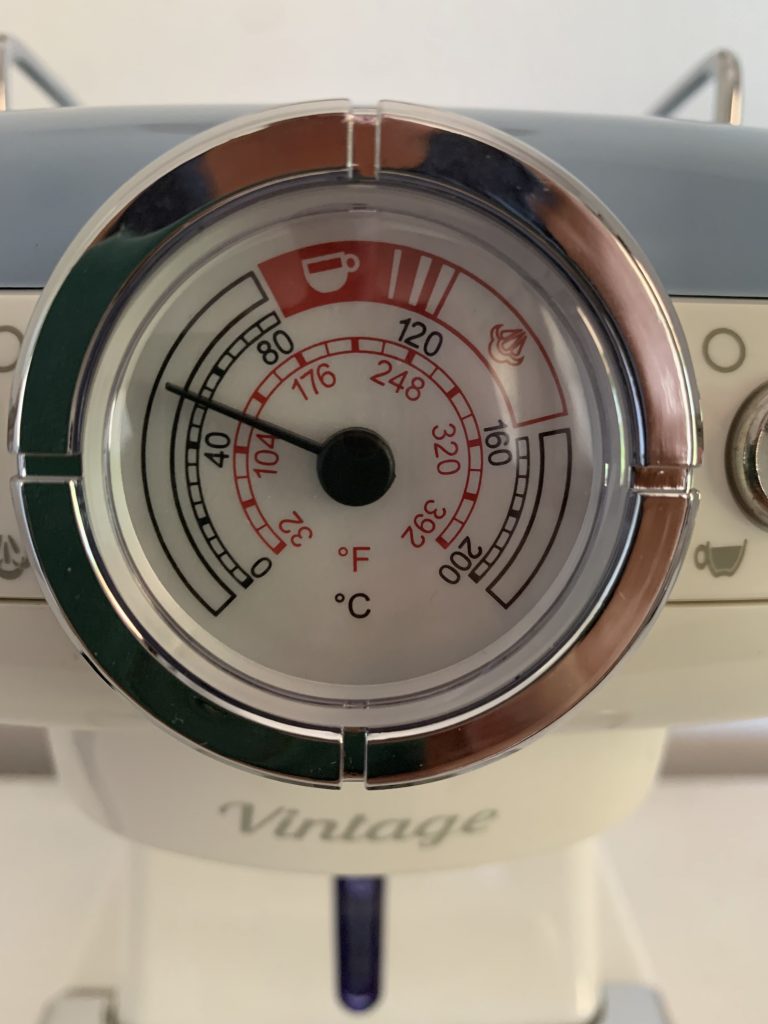 Ariete Vintage Siebträgermaschine Nahaufnahme Manometer