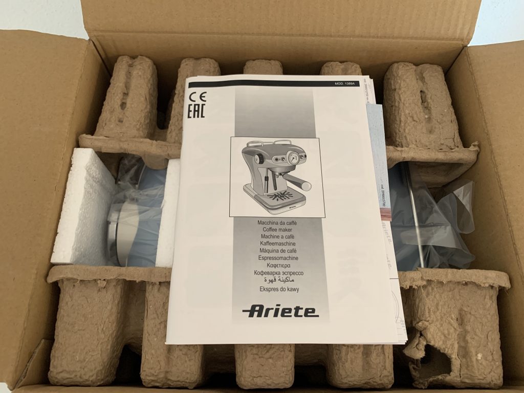 Ariete Vintage Siebträgermaschine im geöffneten Karton von oben