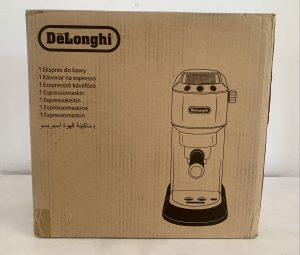 De'Longhi Dedica Style EC 685.B Siebträgermaschine in der Verpackung von vorn