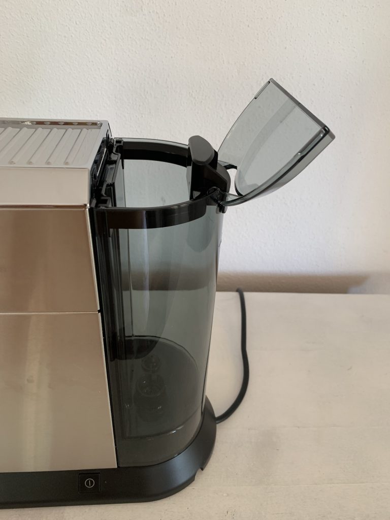 De'Longhi Dedica Style EC 685.B Siebträgermaschine offener Wassertank