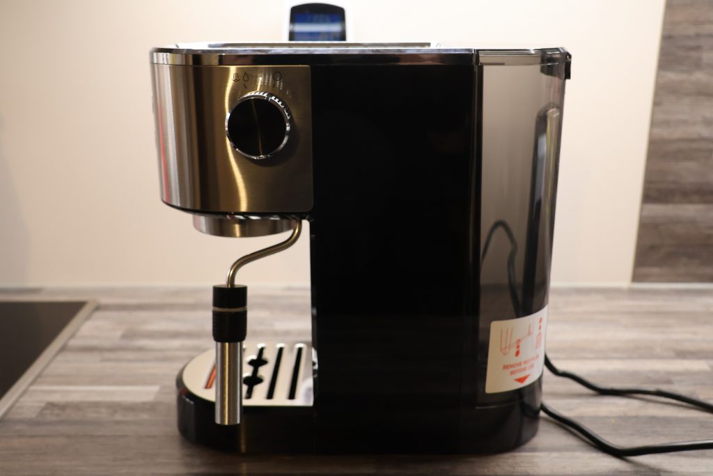 Krups Virtuoso Espresso Siebträgermaschine Seitenansicht mit Tank und Schale