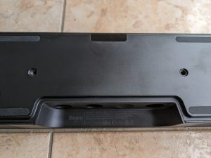 Sonos Beam (Gen 2) Soundbar von unten in der Nahansicht