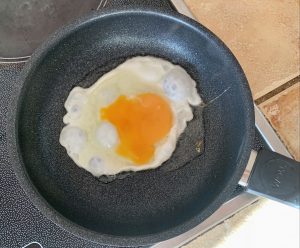 Woll Concept Pfanne mit Spiegelei
