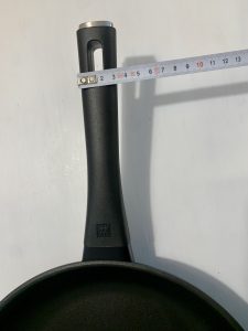 ZWILLING Madura Plus Pfanne Griffbreite