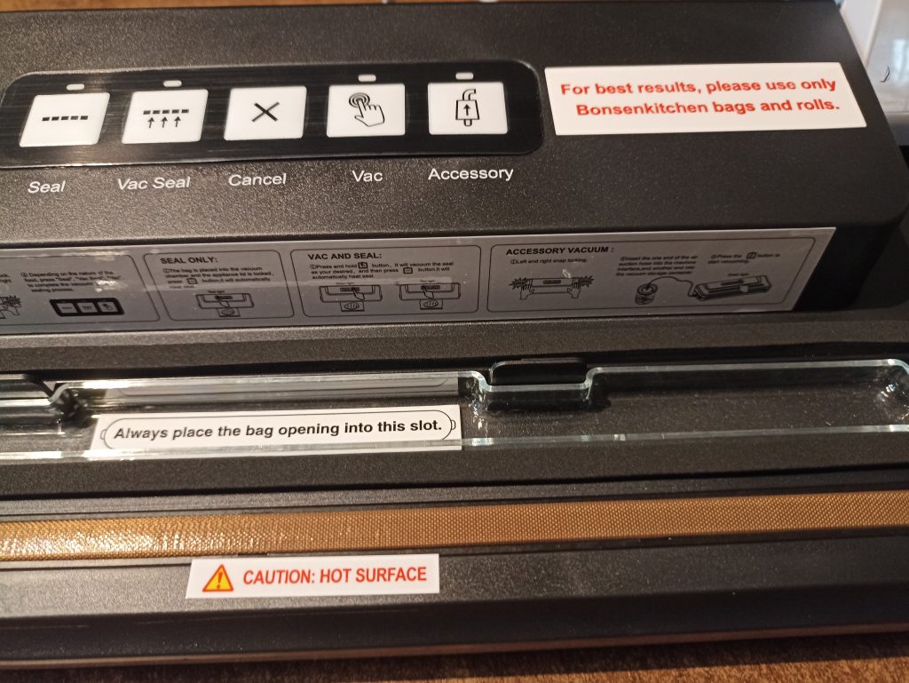 Bonsenkitchen VS2000 Vakuumierer, Innenansicht Detail mit Bedienfeld