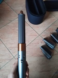 Dyson Airwrap Haartrockner mit Aufsatz 1