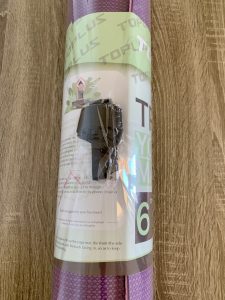 TOPLUS-Yogamatte Nahaufnahme Trageband in der Verpackung