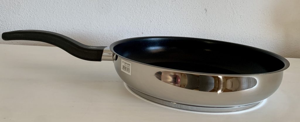 WMF Devil beschichtetes Pfannenset 28-Zentimeter-Pfanne von der Seite